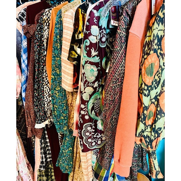 Like this Listing to Bookmark My Closet! - Picture 2 of 8